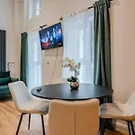 Ruhiges City-apartment Mit Innenhof-terrasse Διαμέρισμα