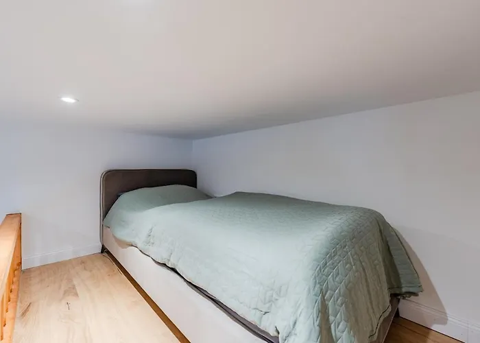 Apartamento Ruhiges City-apartment Mit Innenhof-terrasse