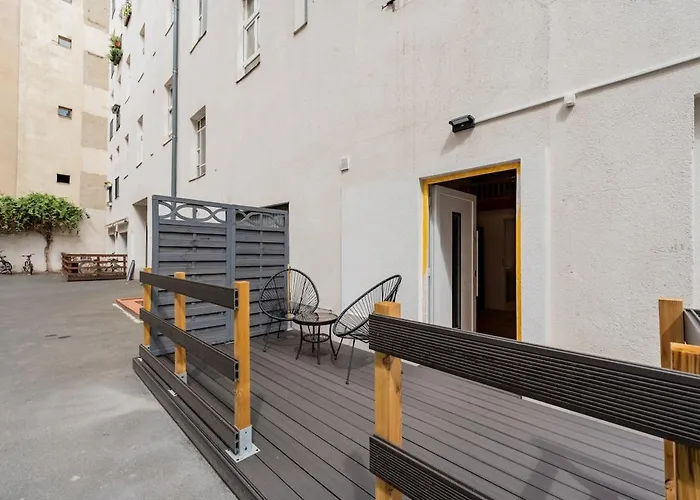 Apartamento Ruhiges City-apartment Mit Innenhof-terrasse *