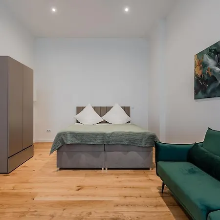 Ruhiges City-apartment Mit Innenhof-terrasse Berlino