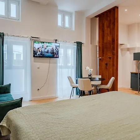 Ruhiges City-apartment Mit Innenhof-terrasse Berlino