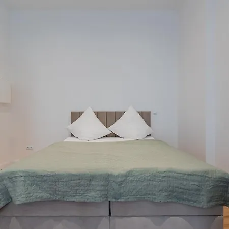 Ruhiges City-apartment Mit Innenhof-terrasse * Berlino